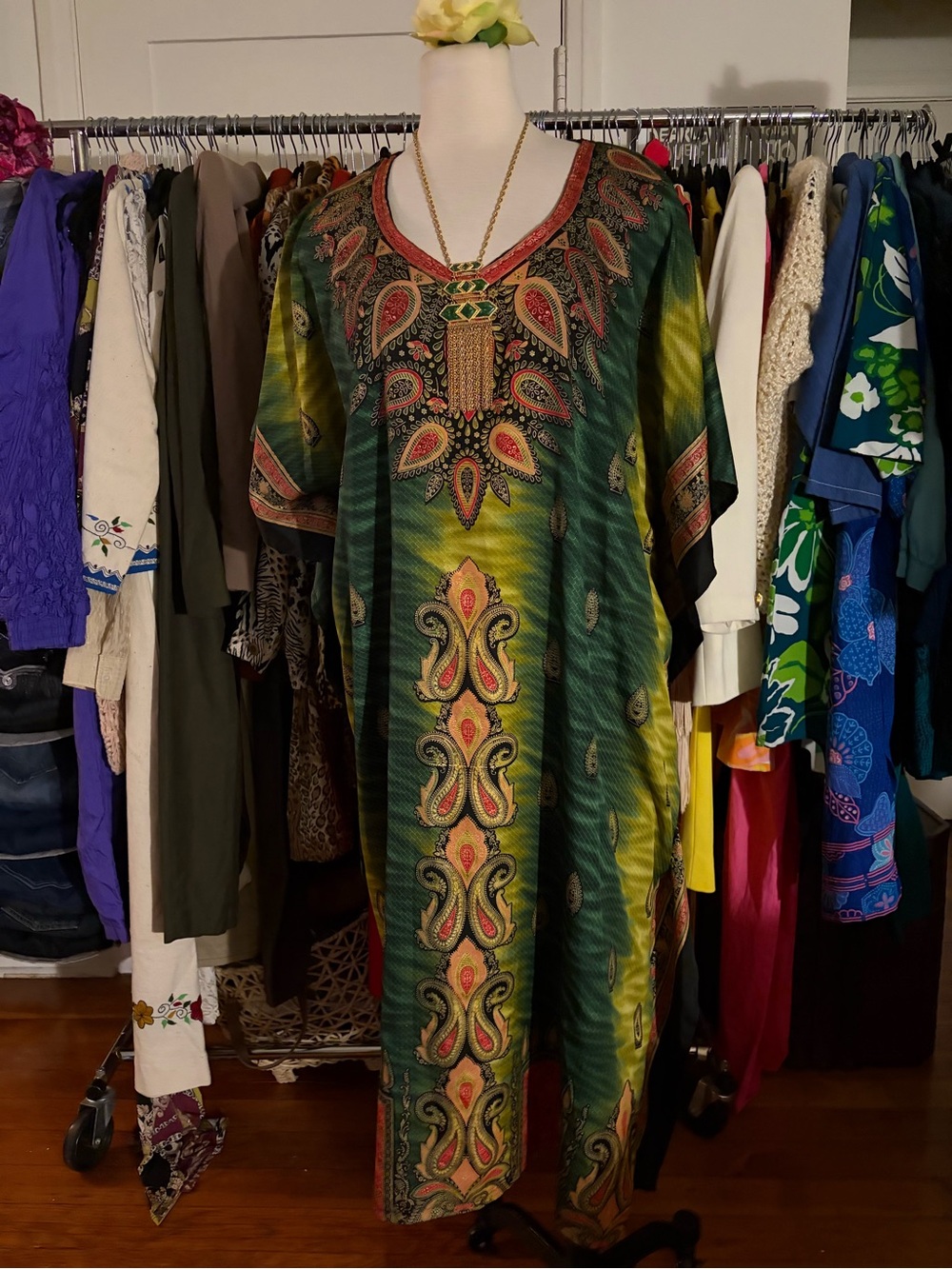 Green floral and paisley print polyester georgette caftan